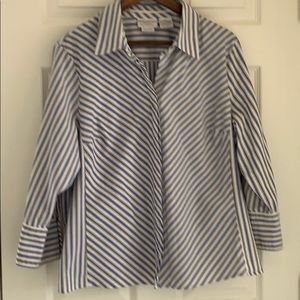 Worthington woman’s stretch top